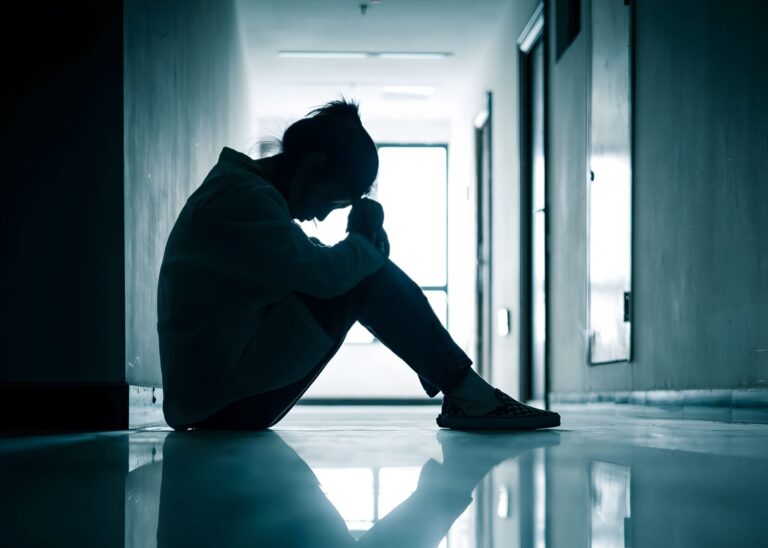 الاكتئاب الجماعي ليس ظاهرة طبية… بل وثيقة اتهام في وجه السياسات العمومية