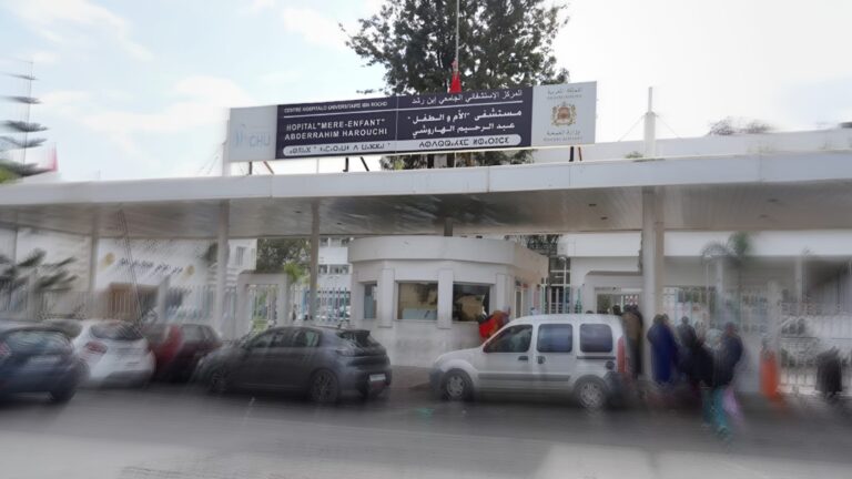 وفاة طفلة بسبب غياب الحاضنة… حين يُترك الرضيع للموت وتُبنى الملاعب على أنقاض الحق في الحياة