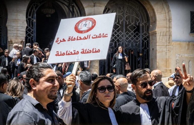 «عاشت محاماة حرة ومستقلة».. المحامون يصعّدون والتوقف الشامل مستمر
