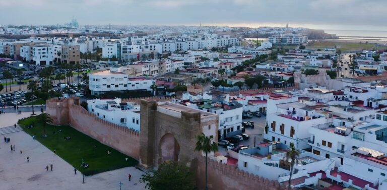 سلا على صفيح رياضي ساخن: اختفاء شيكين بثلاثة ملايير ومدينة بلا مركب… والملايير تهضر بصمت