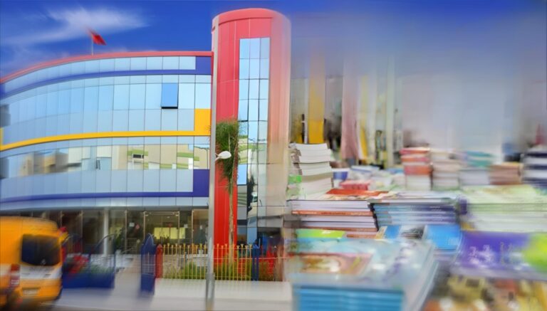 التربية المؤمَّنة بفواتير مبهمة… من يقرأ نص الدستور داخل القسم؟