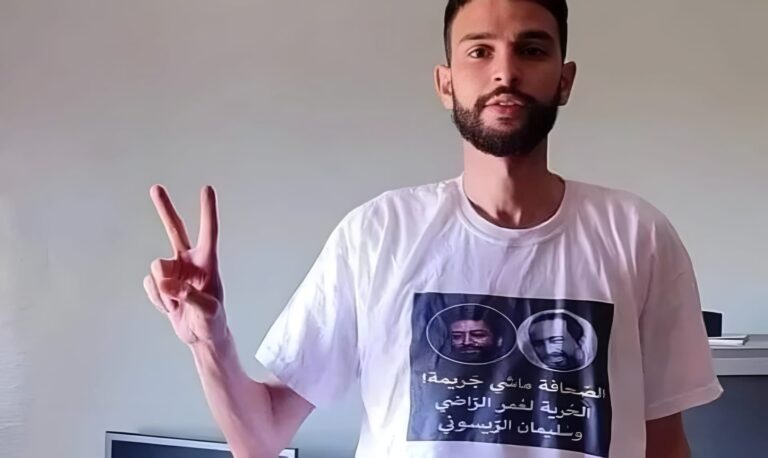 من التدوينة إلى السجن… قصةُ صحافيٍّ صدّق أن حرية التعبير حق