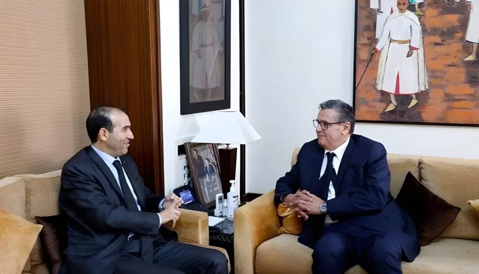 أخنوش بين السلطة والثروة… حين يصبح حديث النزاهة جزءًا من المسرح السياسي