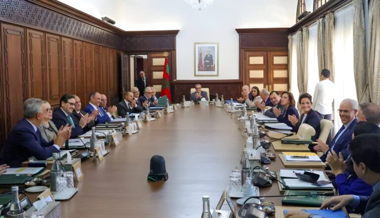 تدوير المناصب في المغرب… حين يُدار الولاء ببدلة الكفاءة