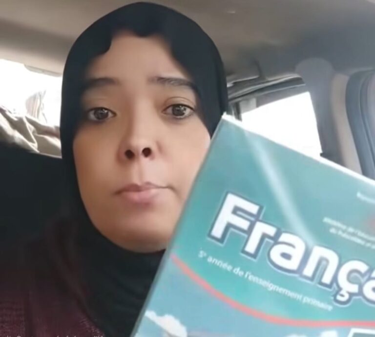 المعرفة المؤجّلة… المدارس الرائدة بلا كتب تكشف خلل الإصلاح التربوي وفشل الوزارة في أول اختبارٍ للريادة