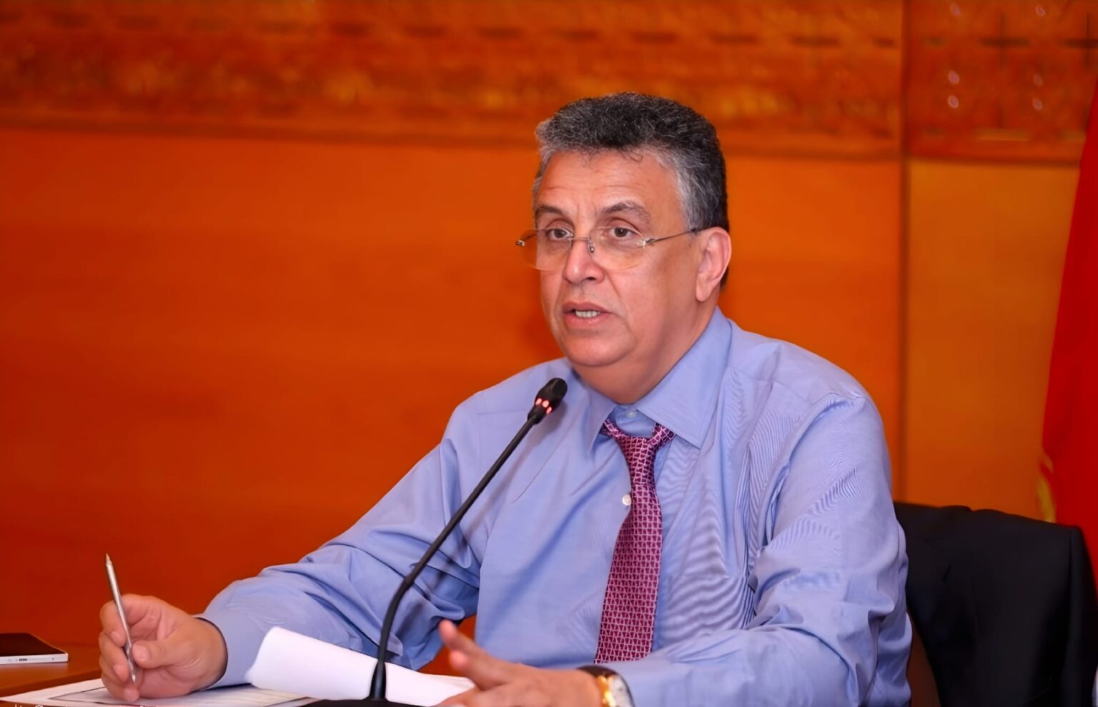 الدستور تحت التفسير… ووزير العدل يعلن نهاية القداسة السياسية