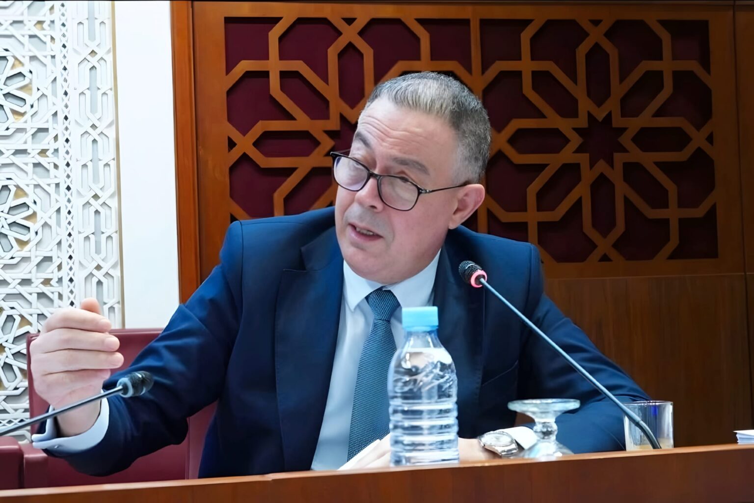 لقجع… حين تتحول الدولة إلى ورقة Excel والمواطن إلى خانة إضافية