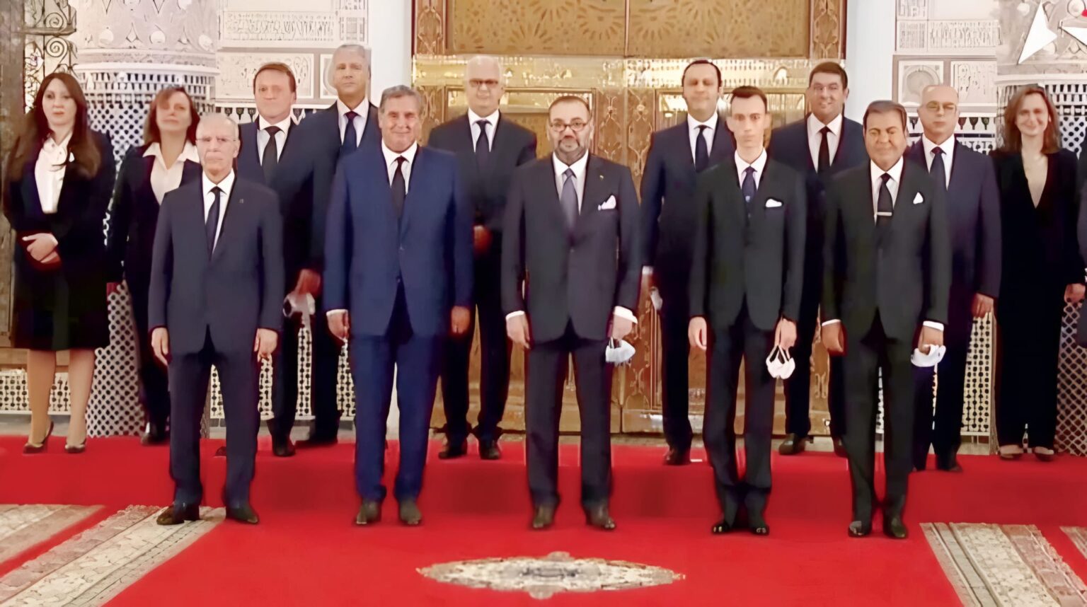 المفارقة السياسية في المغرب… حين تصطدم دقّة الملك بحكومة لا ترقى إلى مستوى مؤسساته