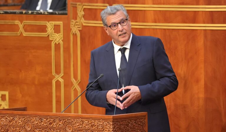 بين خطاب أخنوش وخرائط الهشاشة… مسافة لا تُقطع بالوعود