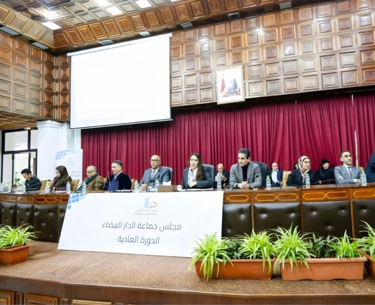 الدار البيضاء “تستلف” لتضيء شوارعها… وعجز يفوق 50 مليار سنتيم