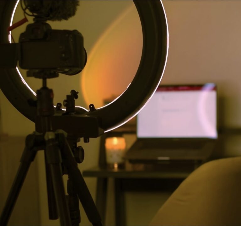 ديكتاتورية اللايك: بين قاعة الدرس وكاميرا اليوتيوب… حين تتحول العلوم السياسية من التحليل إلى صناعة التريند