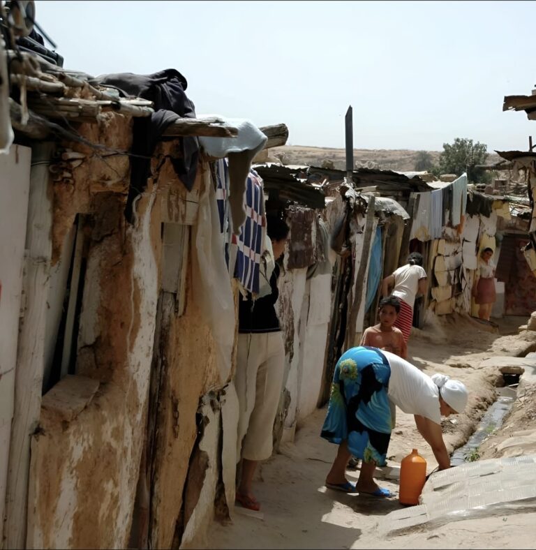 زواج السلطة والمال: هل صنعت “ديناصورات التسعينيات” اقتصاد المغرب الحالي؟