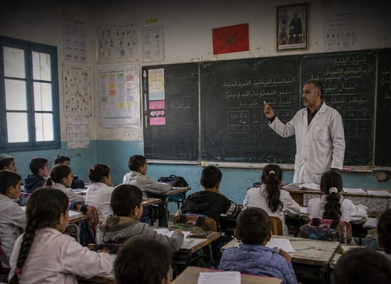 أرقام تفرح… وواقع يحرج: مدارس الريادة بين إشادة البنك الدولي وجرح المجلس الأعلى