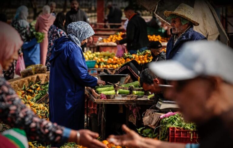 4.4% نمواً و78% من الأسر تتراجع معيشتها… لمن تشتغل السياسات الحكومية؟