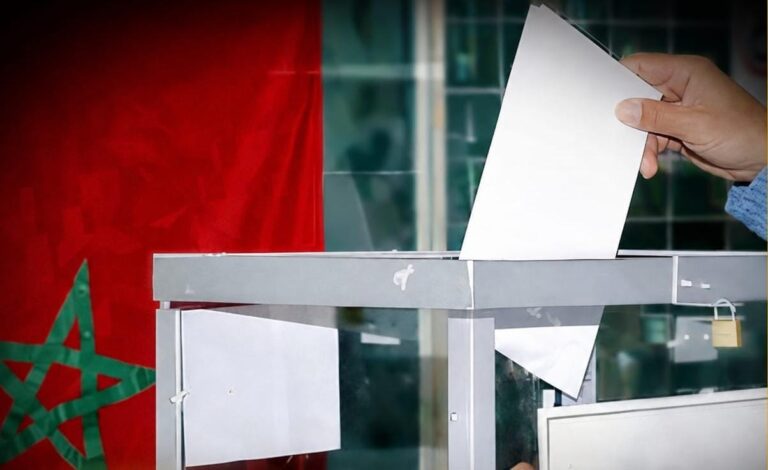قانون الانتخابات يغلق البرلمان أمام المتلبسين ويفتح باب الجمع بين المناصب… تخليق للحياة السياسية أم إعادة ترتيب للنفوذ؟